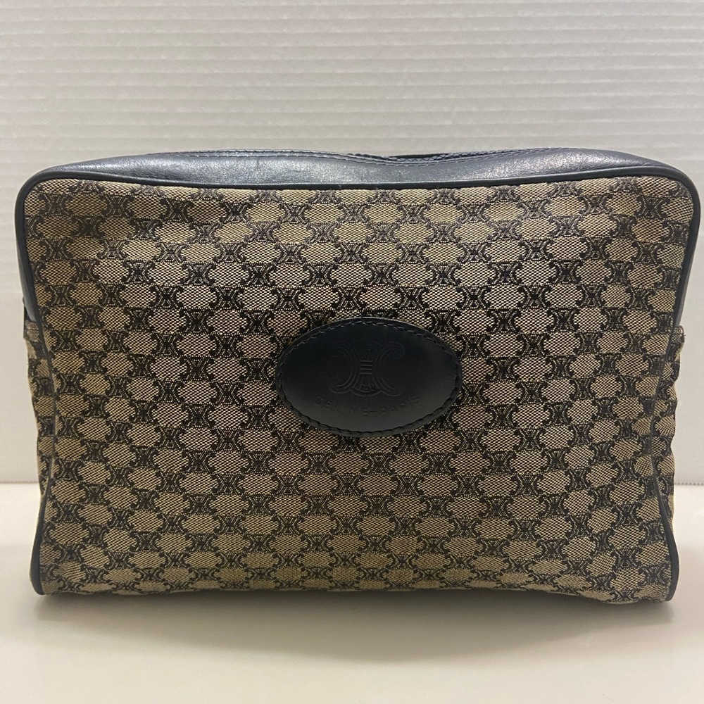 Vintage Celine Clutch travel bag Luxury. Blue Leather. 
AUTHENTIC!!